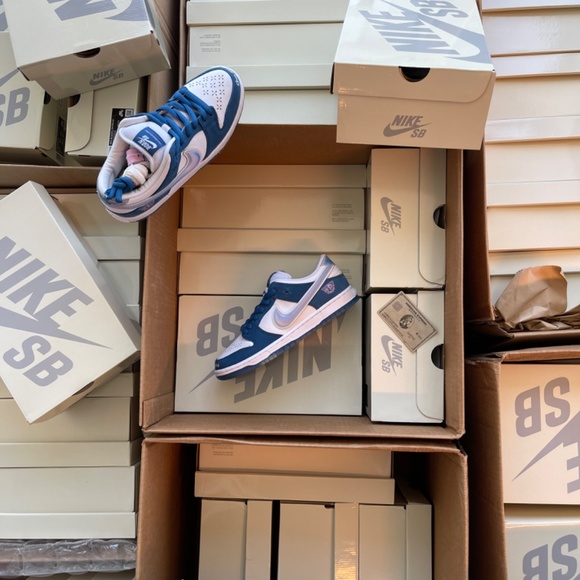 Born & Raised x Nike SB Dunk Low “One Block At A Time: main image 9